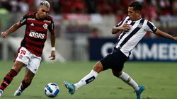 Matheuzinho (L) of Flamengo competes for the ball with Oliva of Talleres