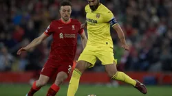 Diogo Jota of Liverpool disputes the ball with Raul Albiol of Villarreal