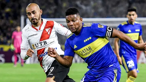 Frank Fabra of Boca Juniors driving the ball