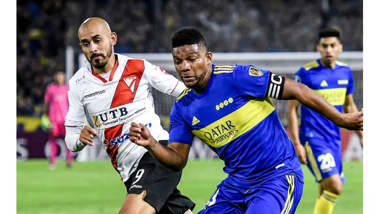 Frank Fabra of Boca Juniors driving the ball