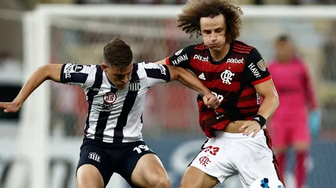 David Luiz of Flamengo competes for the ball with Girotti of Talleres