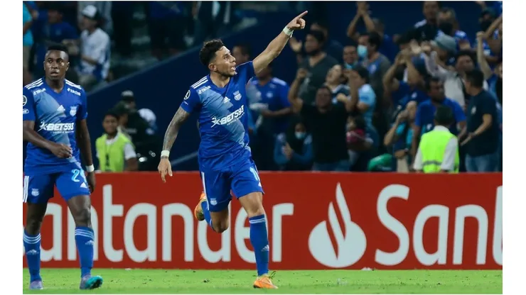 Joao Rojas celebrates a goal of Emelec