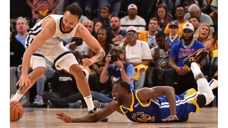 Draymond Green #23 of the Golden State Warriors and Kyle Anderson #1 of the Memphis Grizzlies