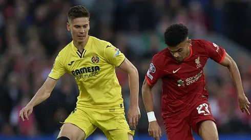 Luis Diaz of Liverpool disputes the ball with Juan Foyth of Villarreal