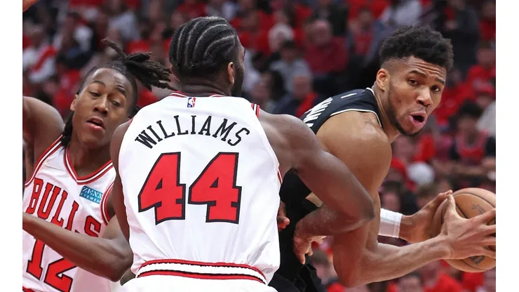 Giannis Antetokounmpo of the Milwaukee Bucks against Ayo Dosunmu and Patrick Williams of the Chicago Bulls