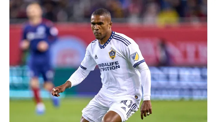 Los Angeles Galaxy forward Douglas Costa (10)