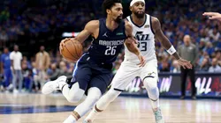 Spencer Dinwiddie of the Dallas Mavericks drives to the basket against Royce O'Neale of the Utah Jazz