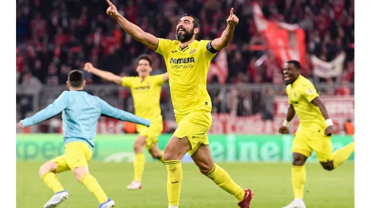 Raúl Albiol of Villarreal celebrates with his teammates after Villarreal qualify for the Champions League Semifinals