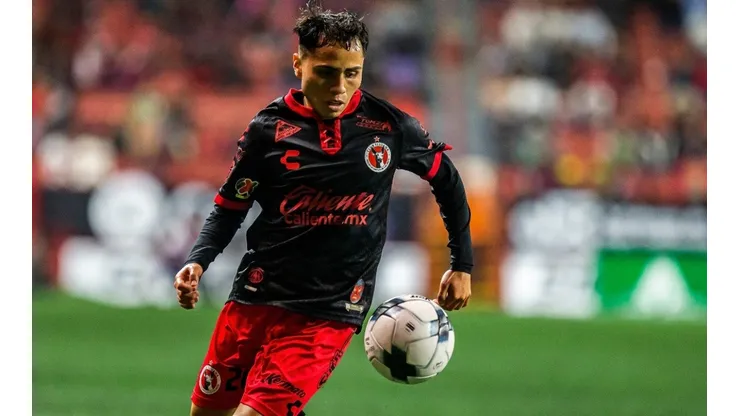 Misael Dominguez of Tijuana controls the ball during the 9th round match between Club Tijuana and Atletico San Luis