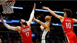 Keldon Johnson of the San Antonio Spurs shoots over Jonas Valanciunas of the New Orleans Pelicans