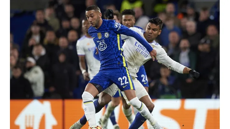 Hakim Ziyech of Chelsea and Casemiro of Real Madrid