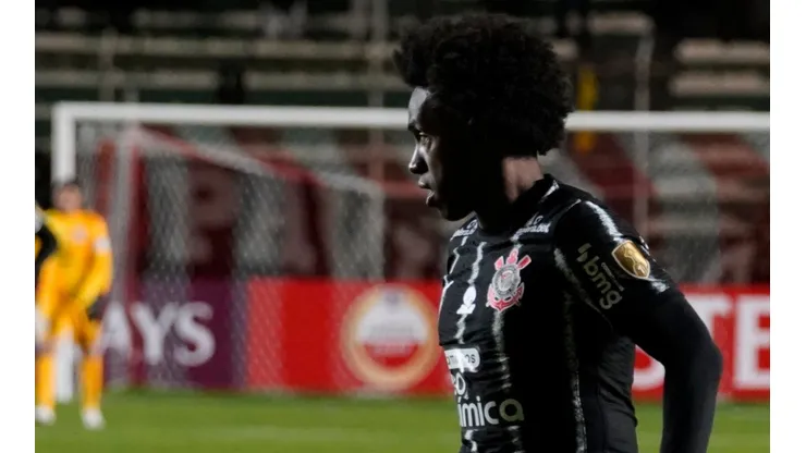 William during the game between Corinthians and Always Ready