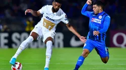 Diogo de Oliveira of Pumas (right) fights for ball control against Erik Lira of Cruz Azul