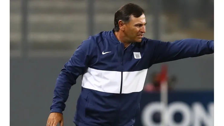 Head coach Bustos of Alianza Lima