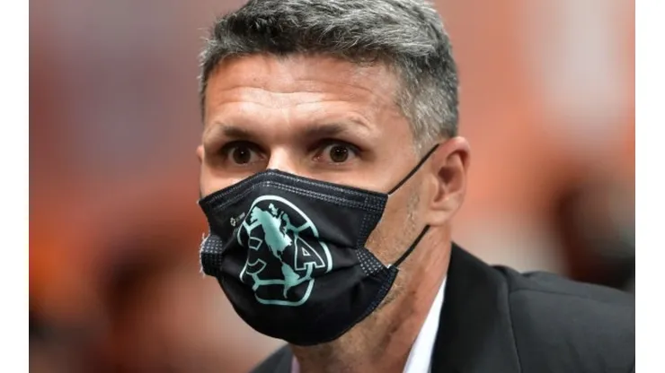 Head coach Fernando Ortiz of America