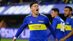 Marcos Rojo celebrating a goal.