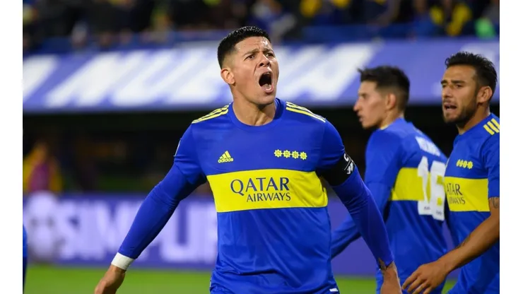 Marcos Rojo celebrating a goal.