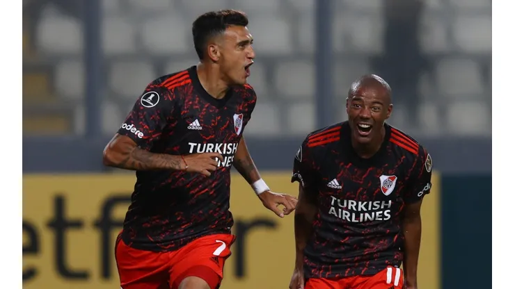 Matías Suárez and Nicolás de La Cruz celebrating a River´s Plate goal