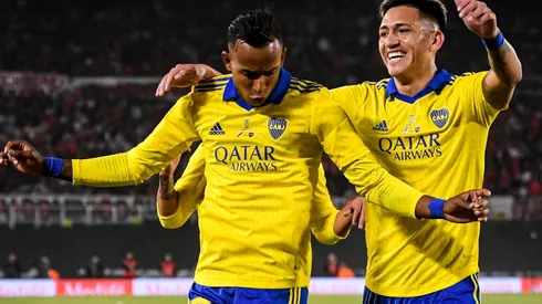 Sebastián Villa and Luis Vázquez celebrating a goal.