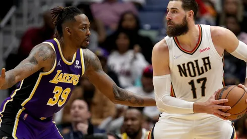 Jonas Valanciunas of the New Orleans Pelicans and Dwight Howard of the Los Angeles Lakers