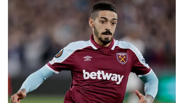 West Ham star Manuel Lanzini survived a dramatic car crash.