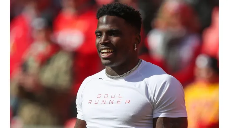 Tyreek Hill is heading to Miami.