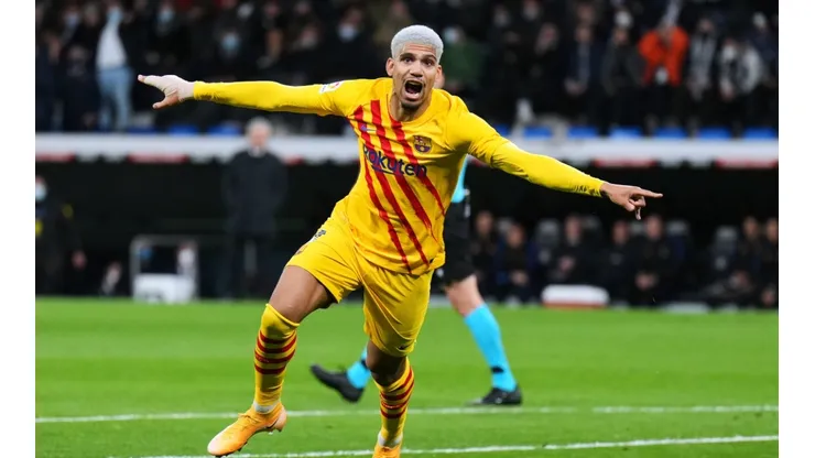 Ronald Araujo celebrates scoring