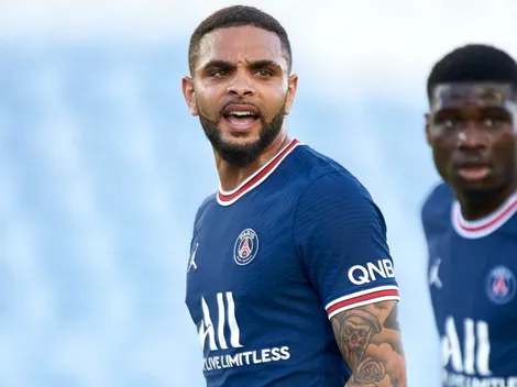 VIDEO | Angry PSG fans attack French defender Layvin Kurzawa in his car