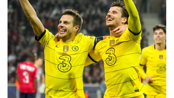 Cesar Azpilicueta and Mason Mount of Chelsea