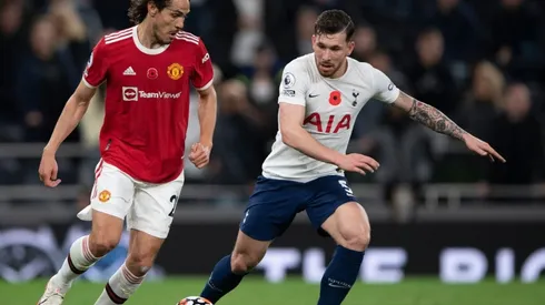Edinson Cavani of Manchester United and Pierre-Emile Højbjerg of Tottenham Hotspur