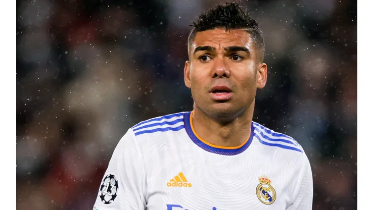 Casemiro in action during Real Madrid's loss to PSG in the first leg of the 2021-22 Champions League round of 16.