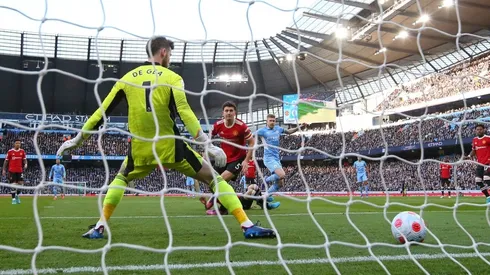 Kevin De Bruyne of Manchester City scores the opening goal
