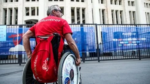 A volunteer during a work journey in the last FIFA World Cup