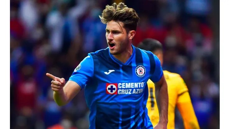 Santiago Gimenez of Cruz Azul