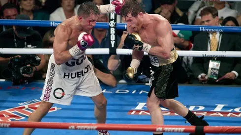 Gennady Golovkin (white trunks) vs Canelo Alvarez (black) in their second fight