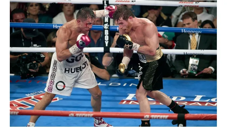 Gennady Golovkin (white trunks) vs Canelo Alvarez (black) in their second fight