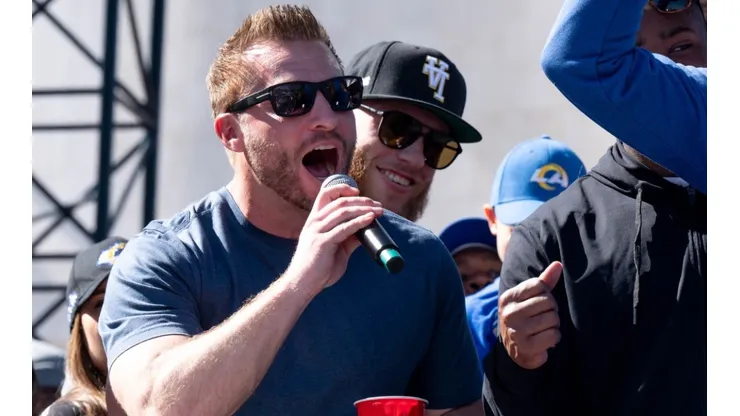 HC Sean McVay during SB celebration in Los Angeles, behind him MVP Kupp