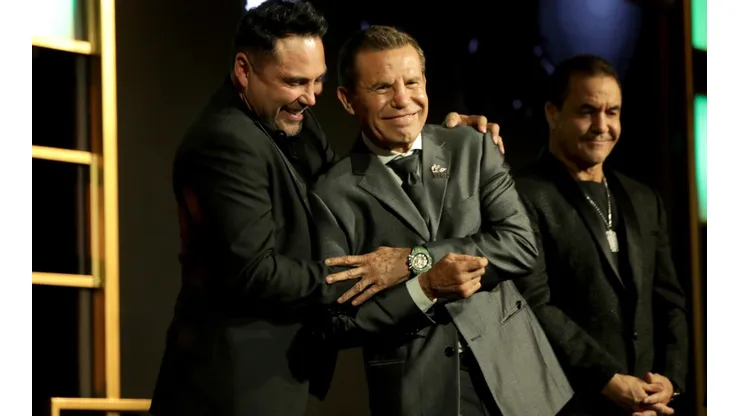 Oscar de la Hoya and Julio Cesar Chavez were rivals during their boxing career