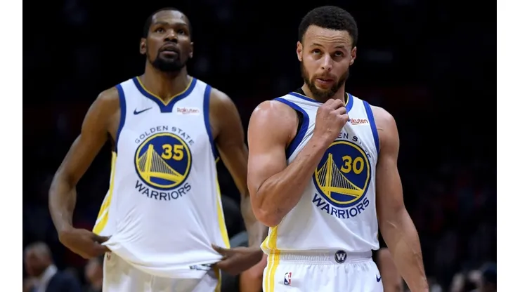 Stephen Curry explains what it was like to share the spotlight with Kevin Durant