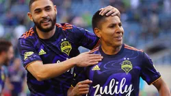 Raul Ruidiaz (right) and Alex Roldan (left) of Seattle Sounders