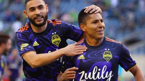 Raul Ruidiaz (right) and Alex Roldan (left) of Seattle Sounders