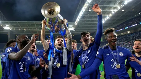 Christian Pulisic of Chelsea lifts the UEFA Champions League Trophy