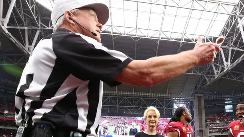 Referee Walt Coleman doing a coin toss in 2018 at the Commanders vs Cardinals game