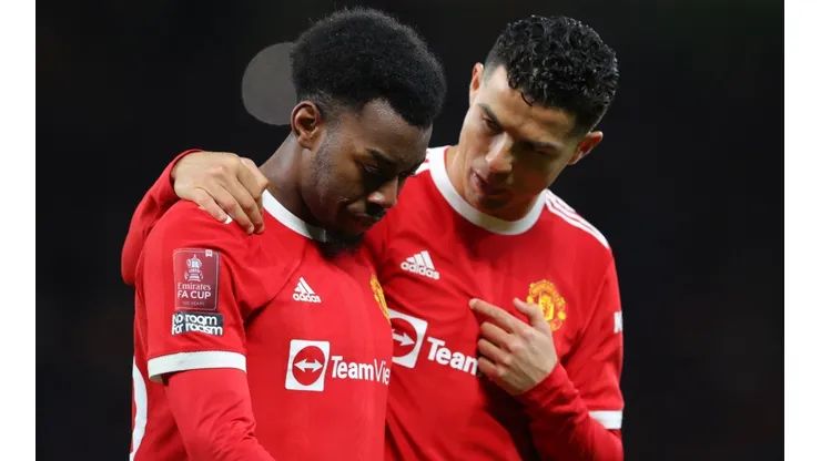Cristiano Ronaldo (right) and Anthony Elanga (left) of Manchester United