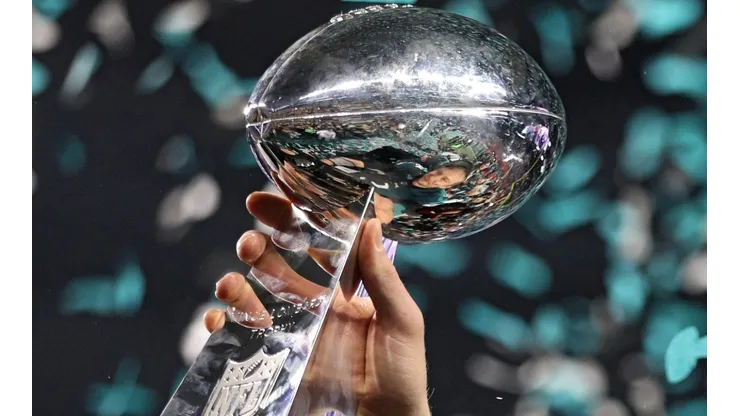 Vince Lombardy Trophy in 2021