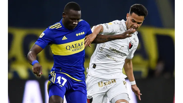 Luis Advincula of Boca Juniors (left) and Cristian Ferreira of Colon (right)