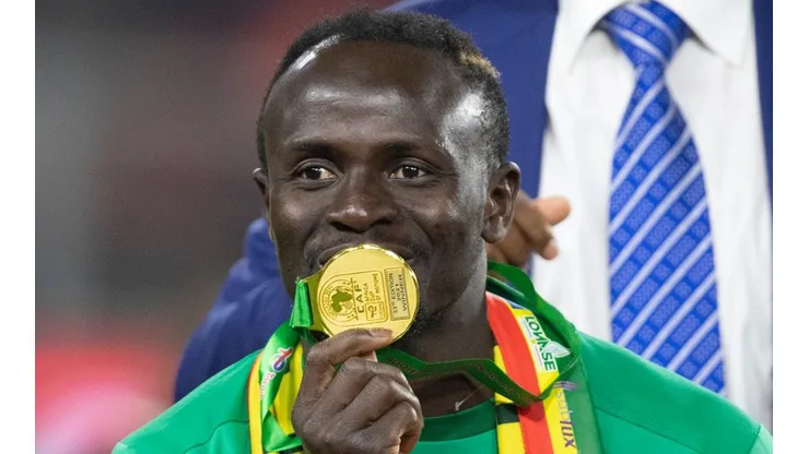 Sadio Mane kisses his medal after winning the 2021 Africa Cup of Nations with Senegal.
