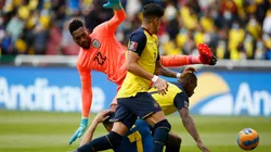 Alexander Dominguez fouls Matheus Cunha.