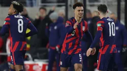 Antonee Robinson #5 of United States celebrates with his teammates.