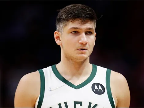 Bucks coach Mike Budenholzer backs up Grayson Allen